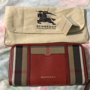 BURBERRY - House Check Large Sartorial Ziggy Zip Around Wallet - Military Red